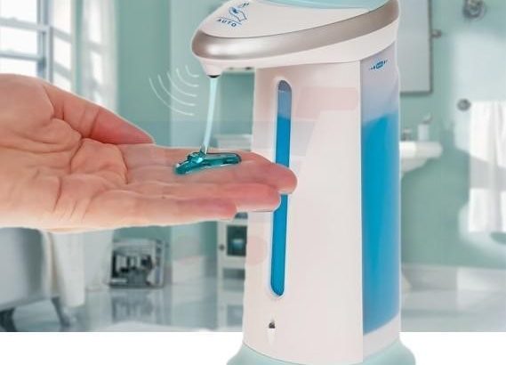 වෙඩින් කේක් සහ මනාලියන්ගේ මල් කළඹ