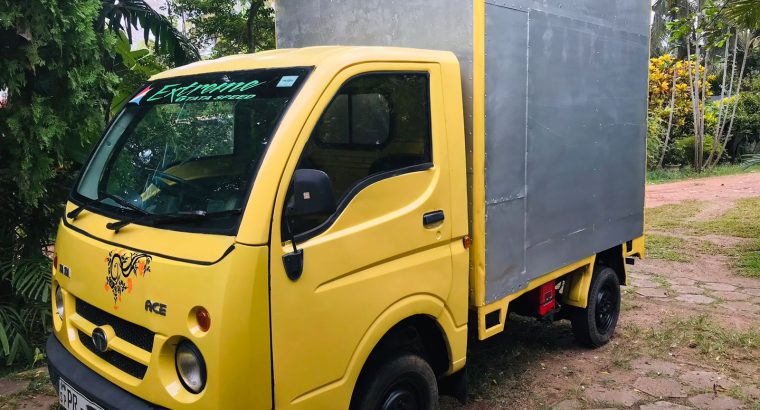 පර්වස් 10 ඉඩම සහ අංග සම්පුර්ණ නොකල කුඩා නිවසක් විකිණීම සදහා.