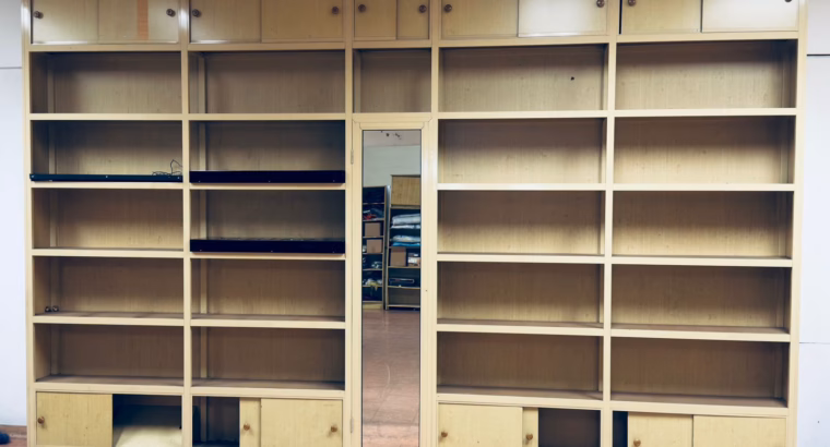 Aluminum Rack with closed Compartments...